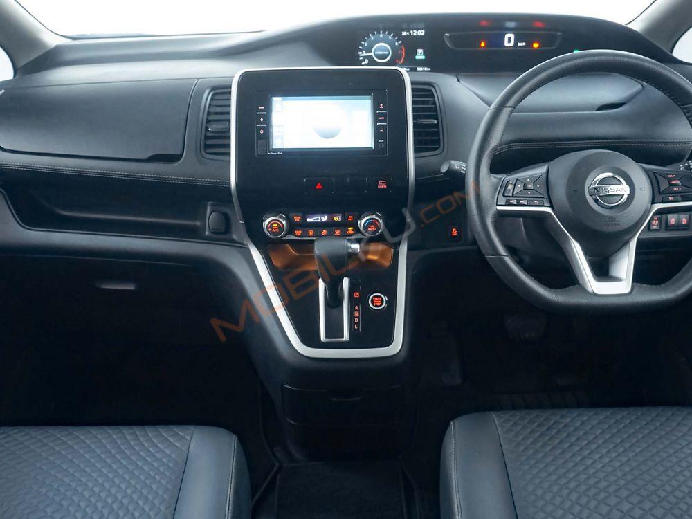 Mobil Nissan Serena 2019