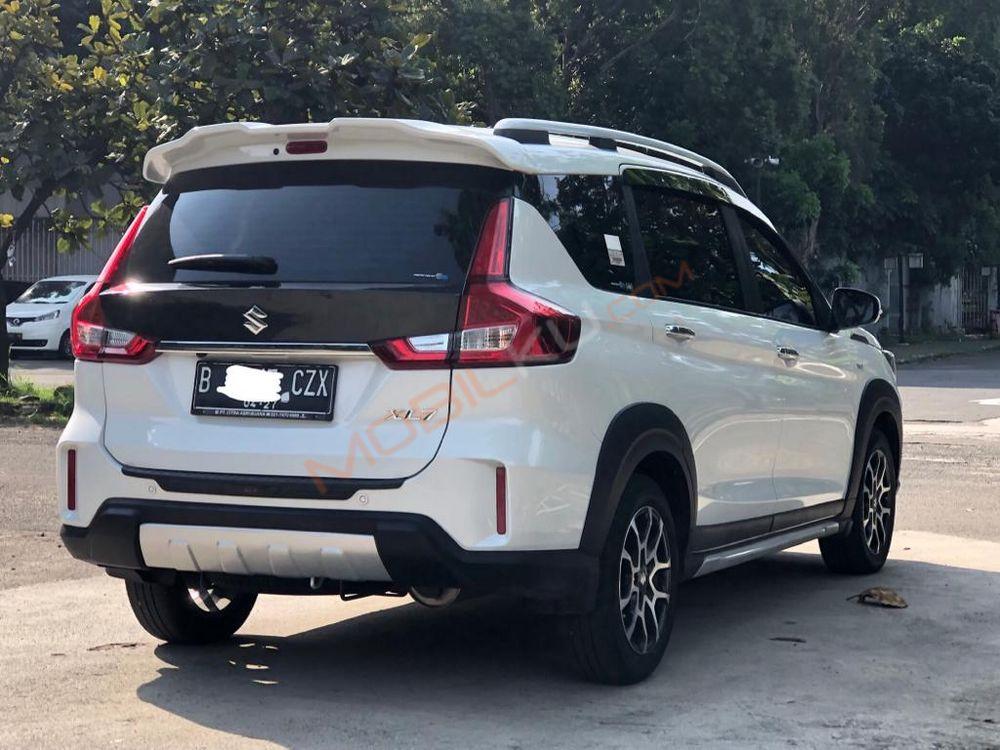 Mobil Suzuki XL7 2022
