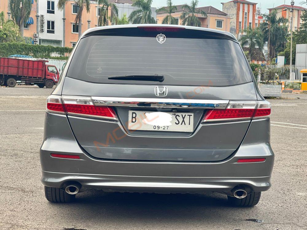Mobil Honda Odyssey 2012