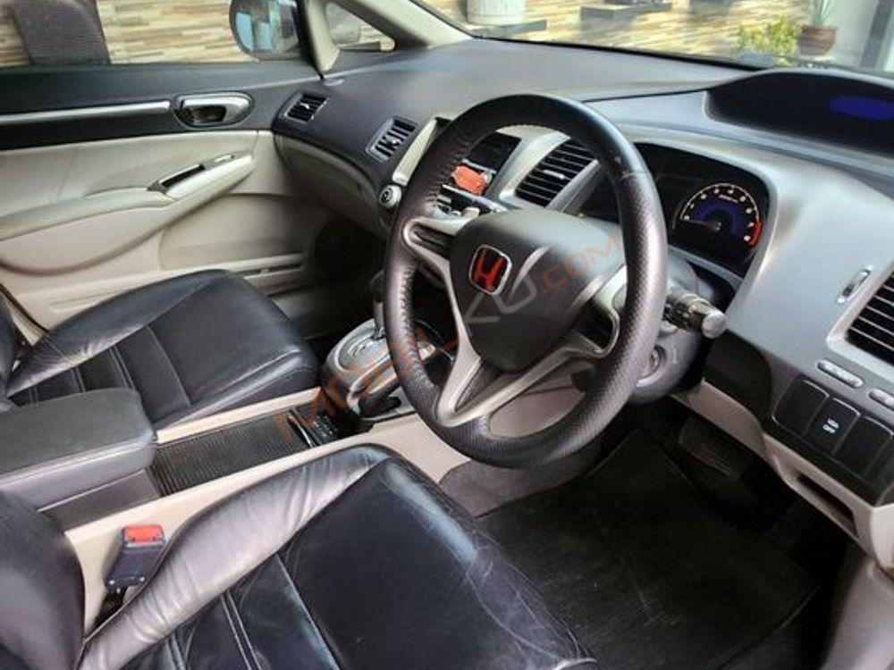 Mobil Honda Civic Sedan 2011