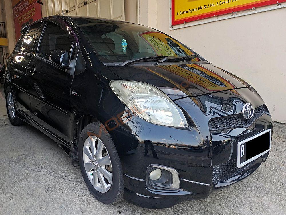 Mobil Toyota Yaris 2013