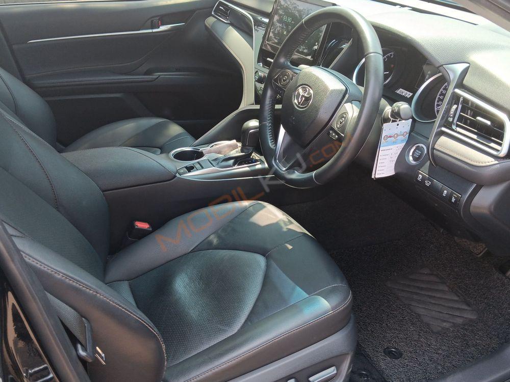 Mobil Toyota Camry 2022