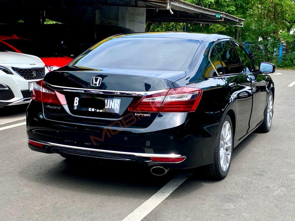 Mobil Honda Accord 2016