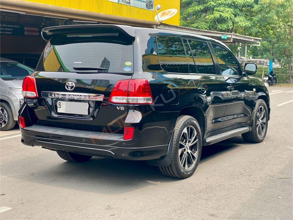 Mobil Toyota Land Cruiser 2008
