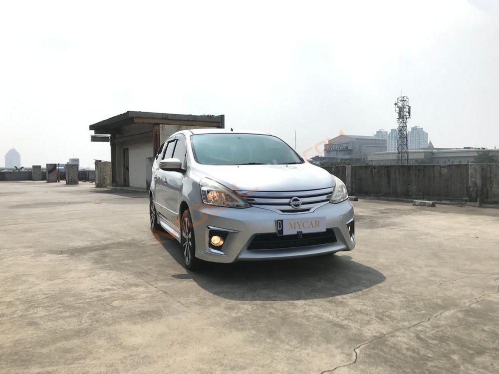 Mobil Nissan Grand Livina 2017