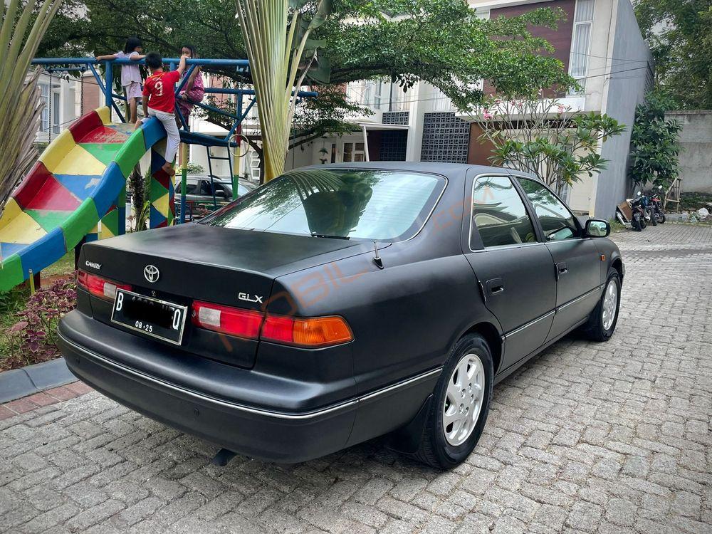 Mobil Toyota Camry 2000