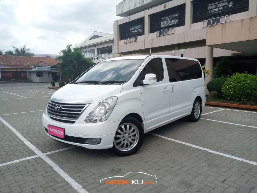 Mobil Hyundai H-1 2012