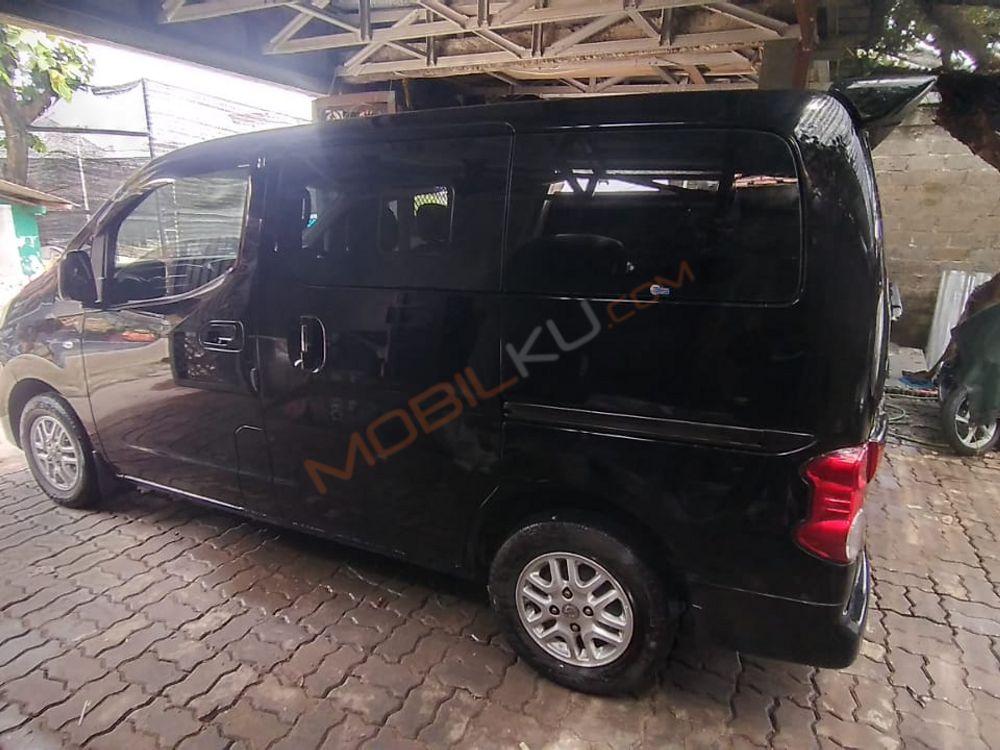 Mobil Nissan Evalia 2012