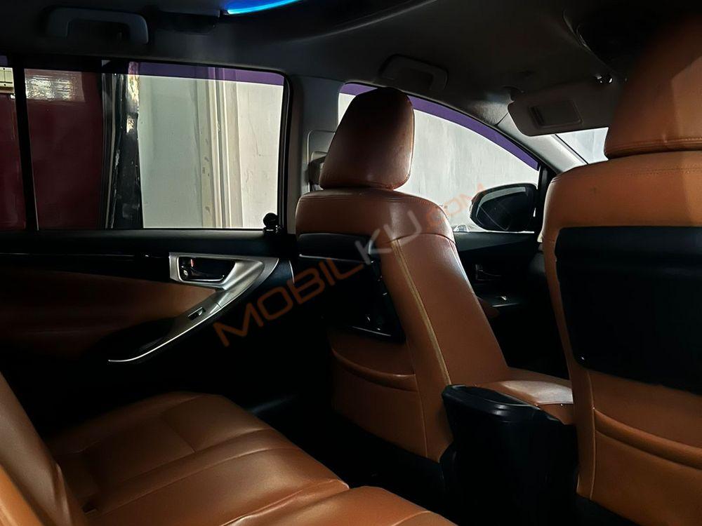 Mobil Toyota Kijang Innova 2016