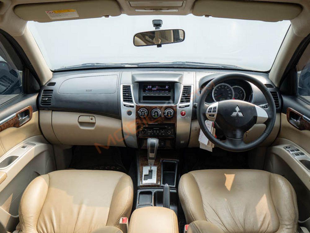 Mobil Mitsubishi Pajero Sport 2010