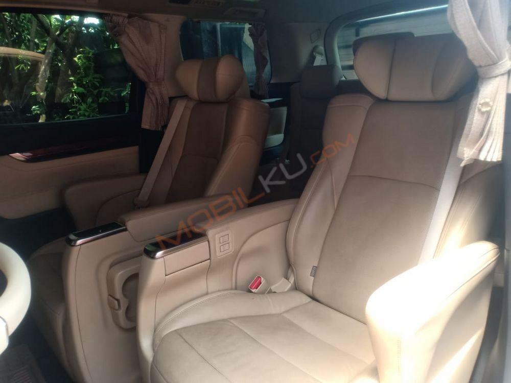 Mobil Toyota Alphard 2017