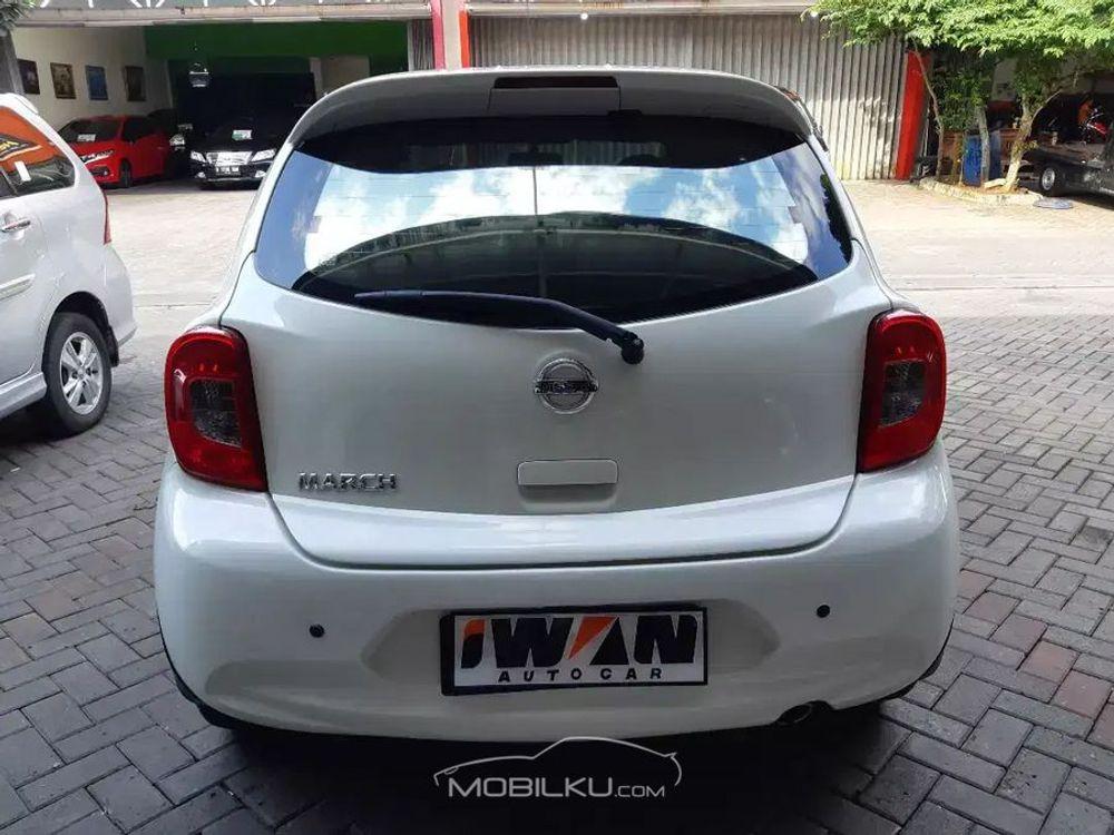 Mobil Nissan March 2014