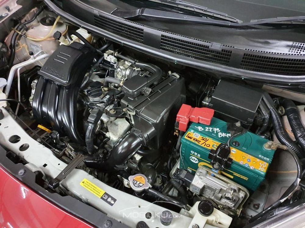 Mobil Nissan March 2016