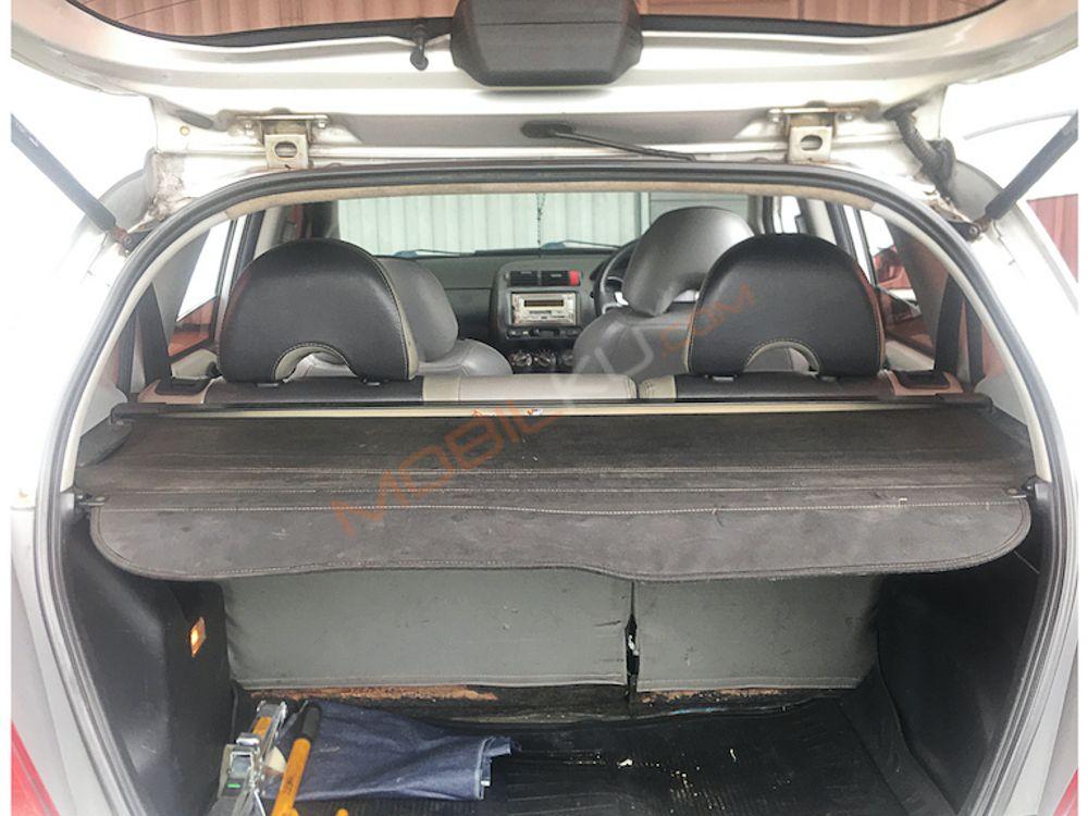 Mobil Honda Jazz 2005