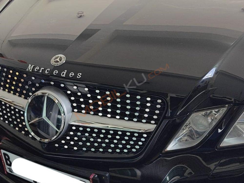 Mobil Mercedes-Benz E-Class 2013