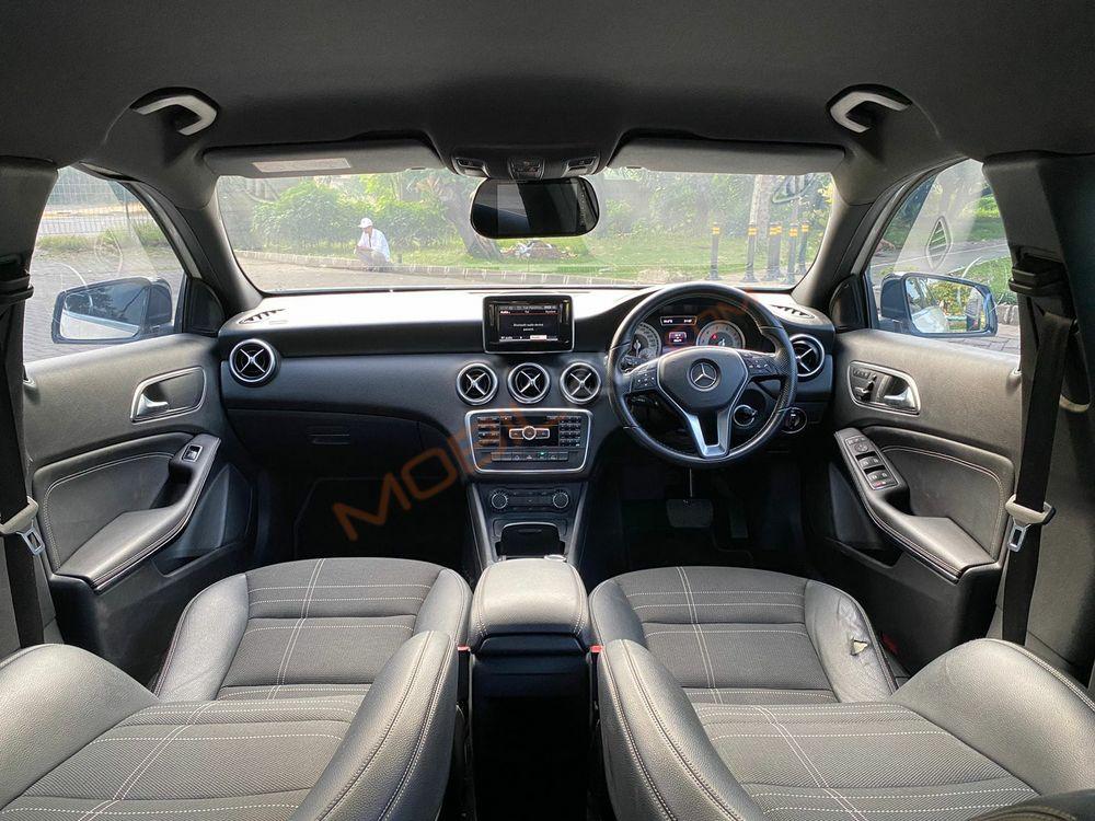 Mobil Mercedes-Benz A-Class 2013