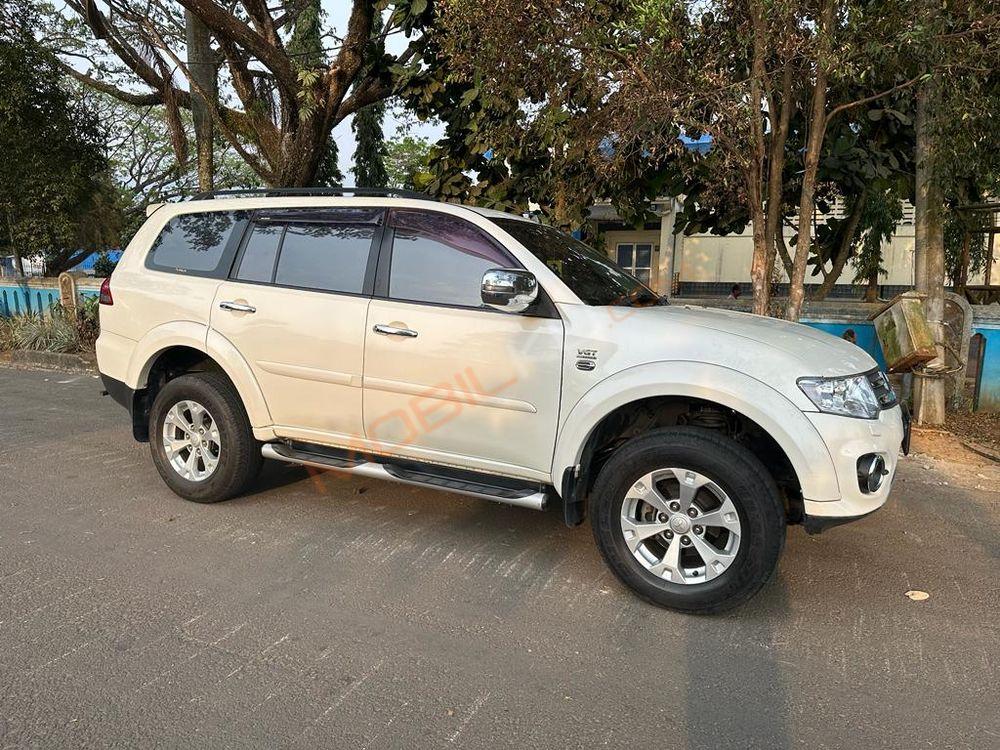 Mobil Mitsubishi Pajero Sport 2013