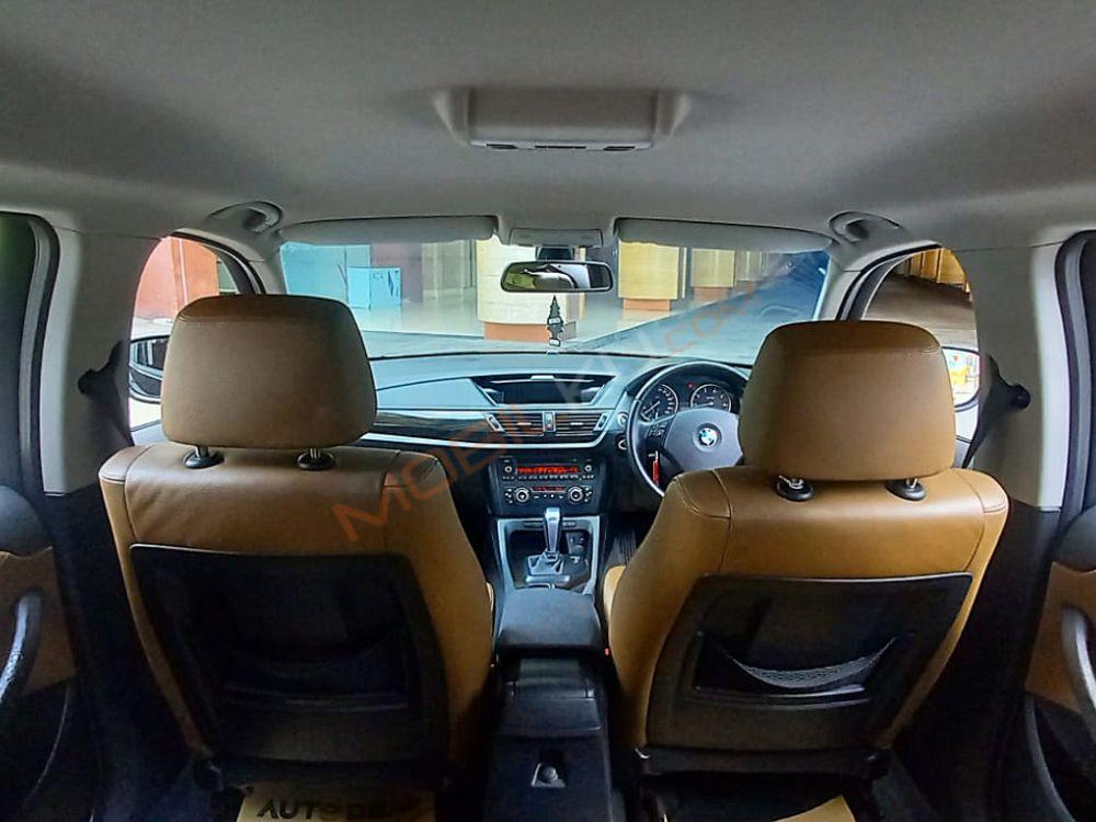 Mobil BMW X1 2011