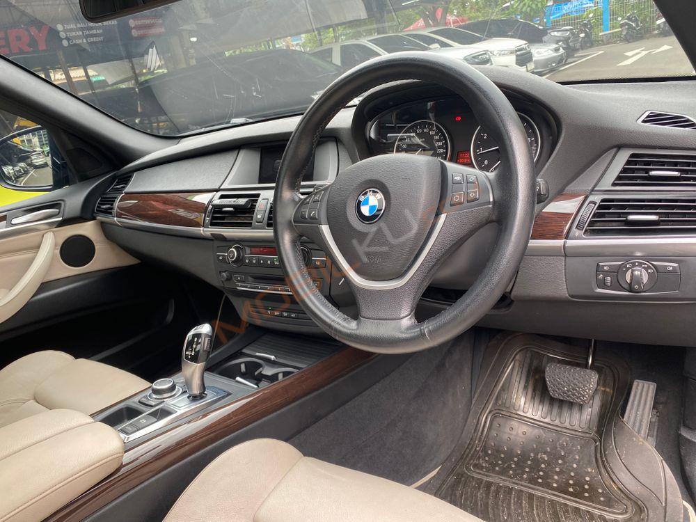 Mobil BMW X5 2012