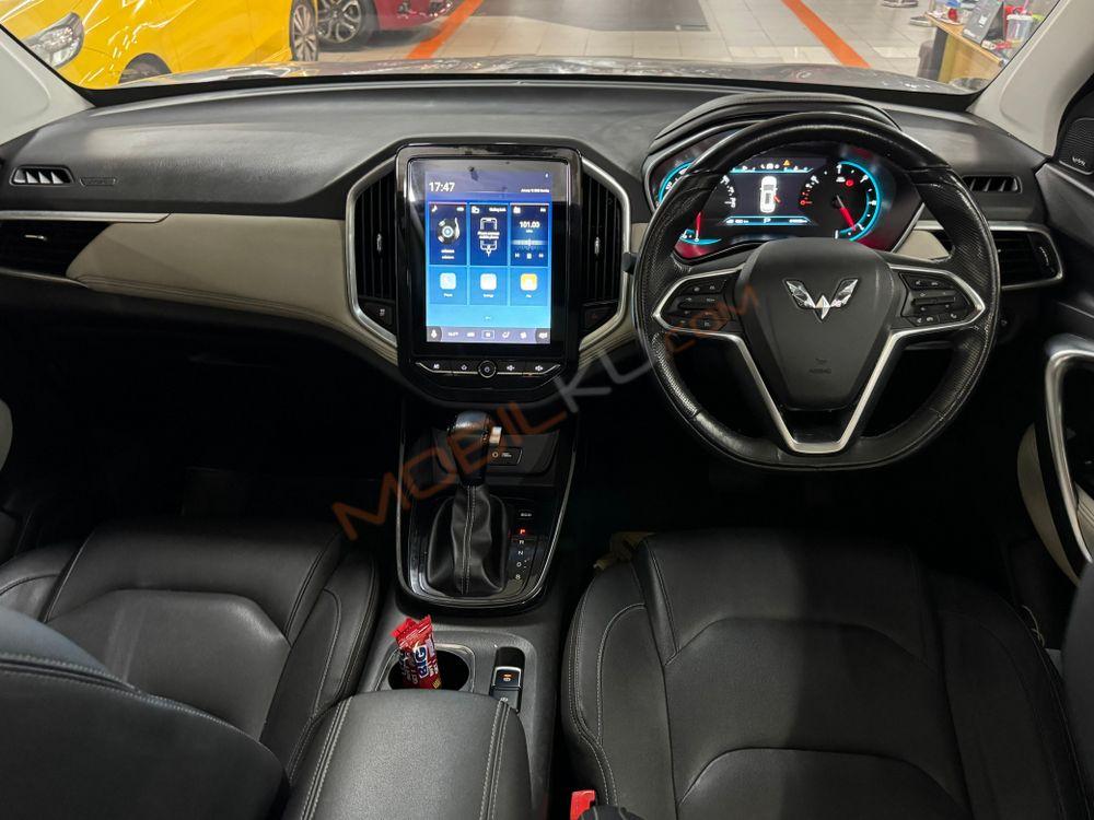 Mobil Wuling Almaz 2021