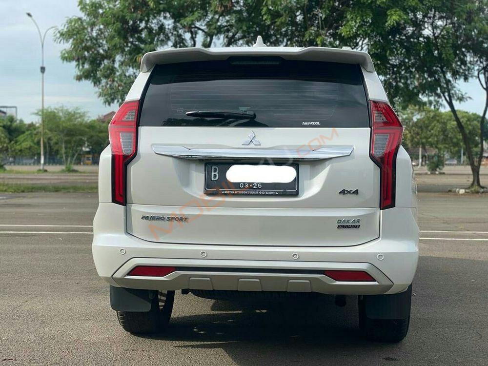 Mobil Mitsubishi Pajero 2021