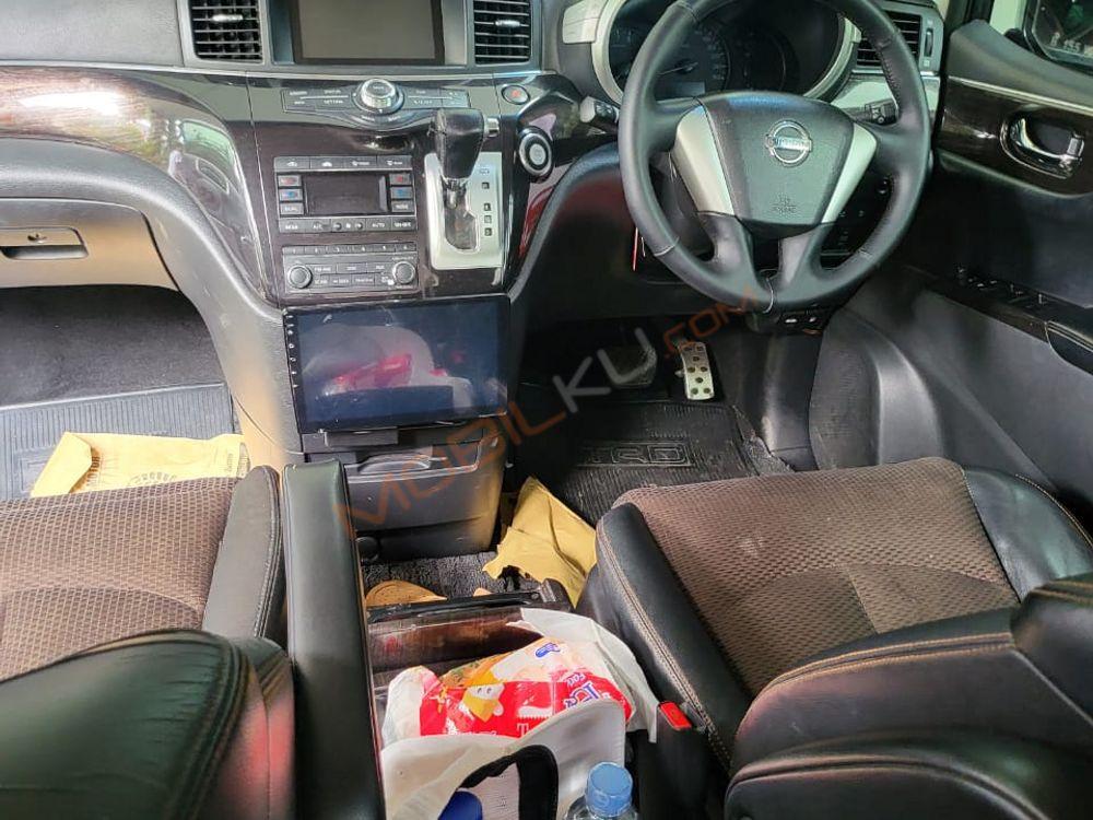 Mobil Nissan Elgrand 2013
