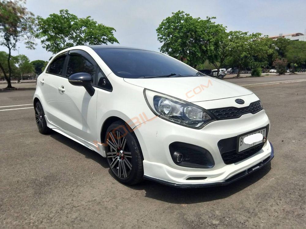 Mobil Kia Rio 2014