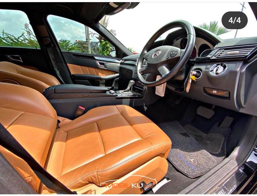 Mobil Mercedes-Benz E-Class 2010