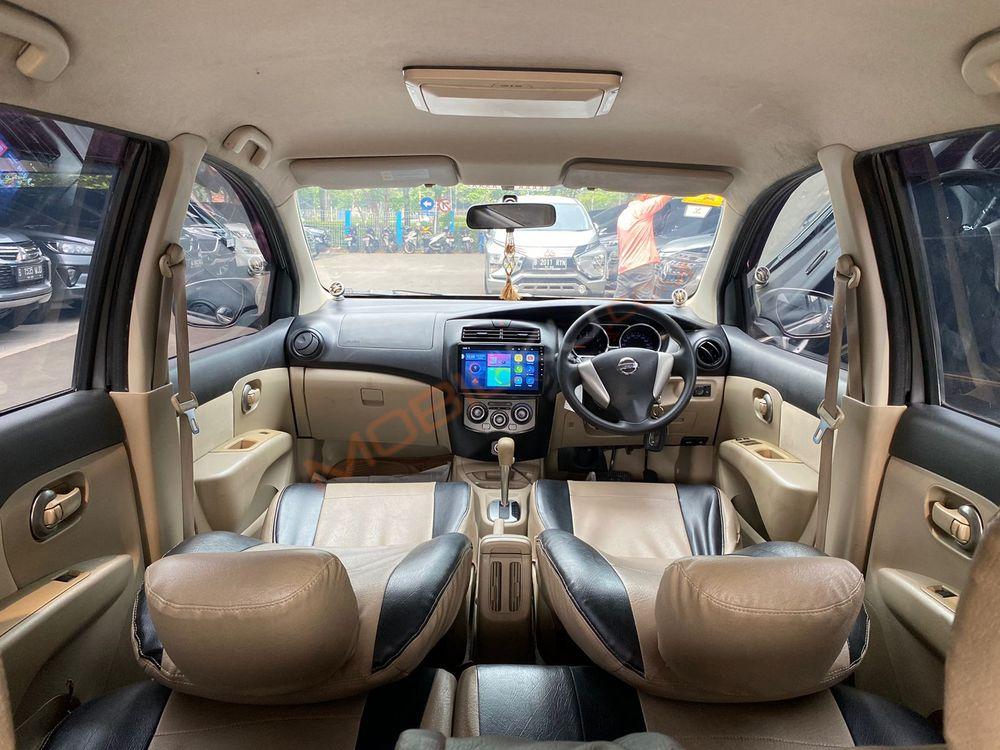 Mobil Nissan Livina 2015