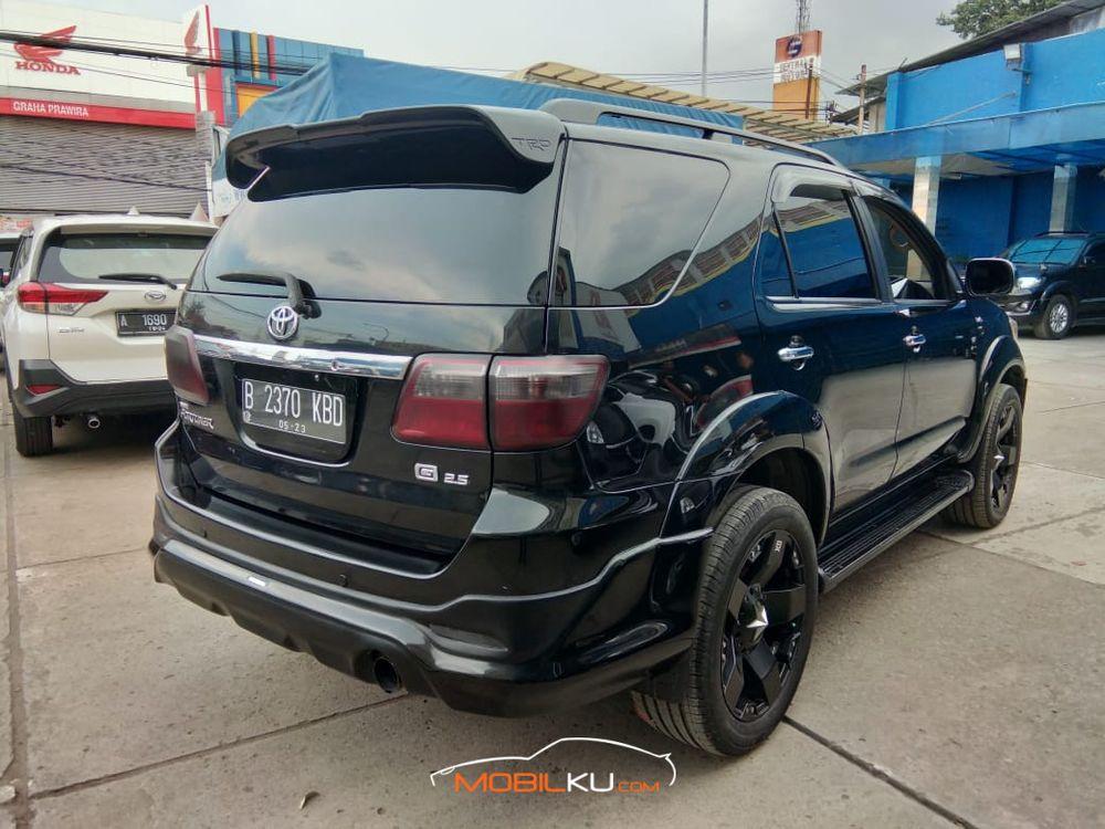Mobil Toyota Fortuner 2010
