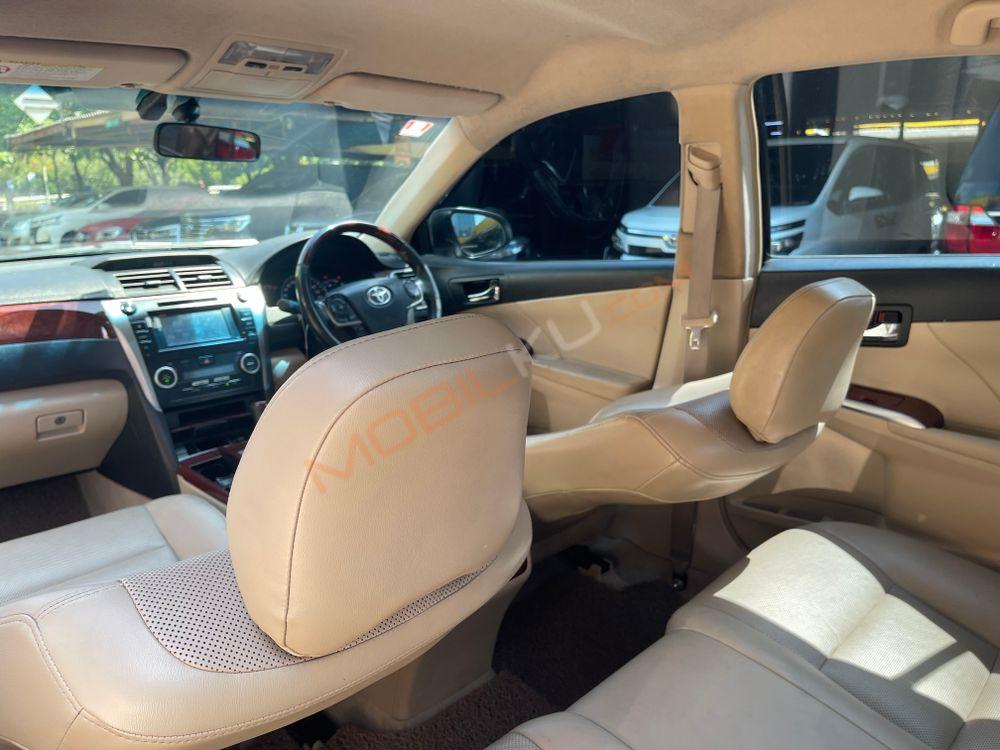 Mobil Toyota Camry 2013