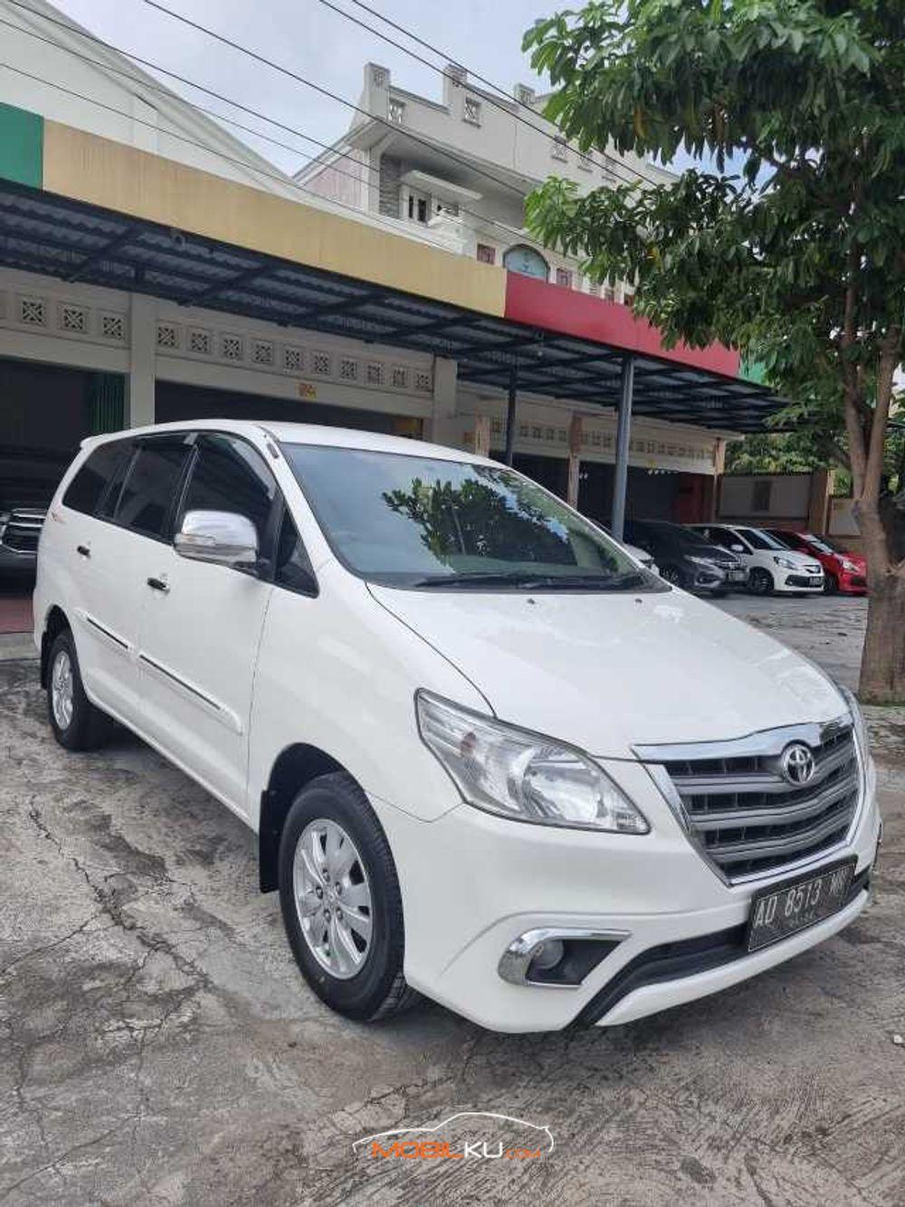 Mobil Toyota Kijang Innova 2014
