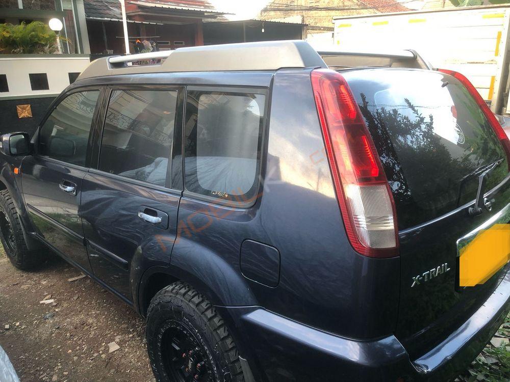 Mobil Nissan X-Trail 2006