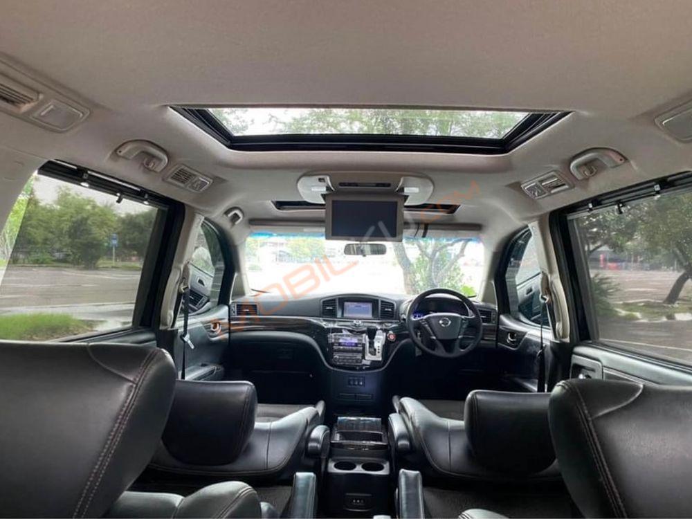 Mobil Nissan Elgrand 2014