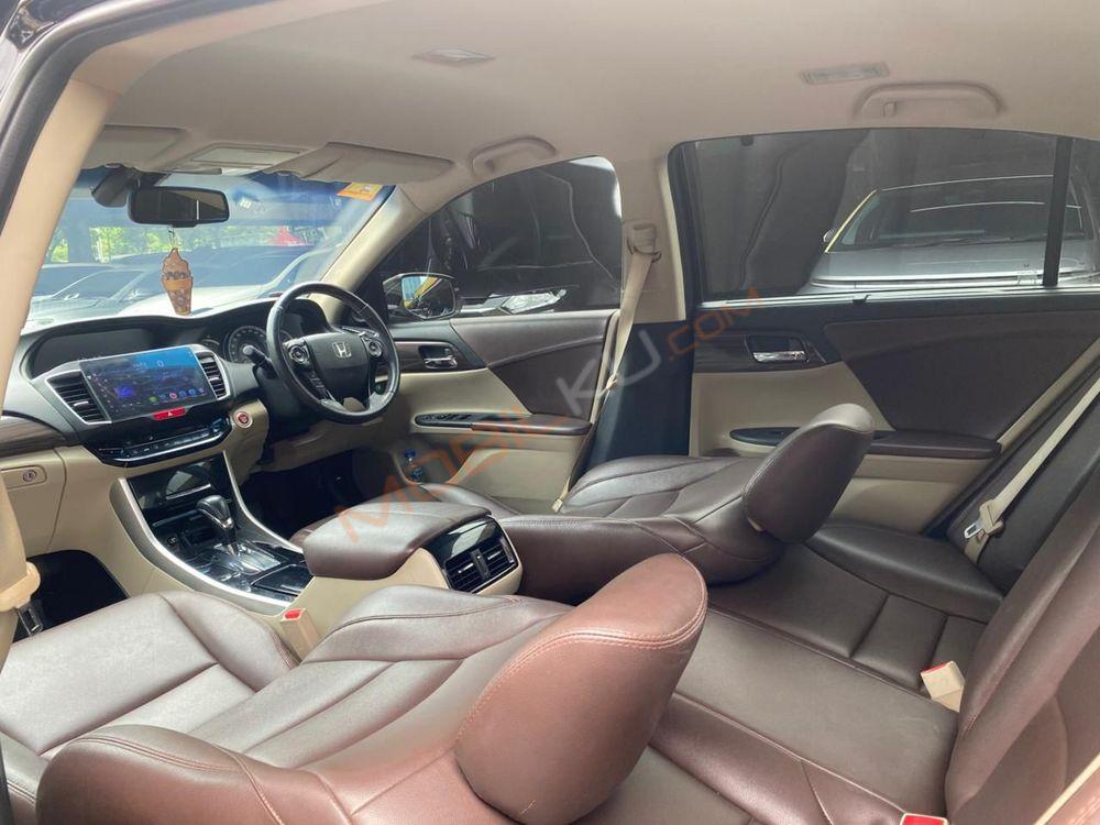 Mobil Honda Accord 2016
