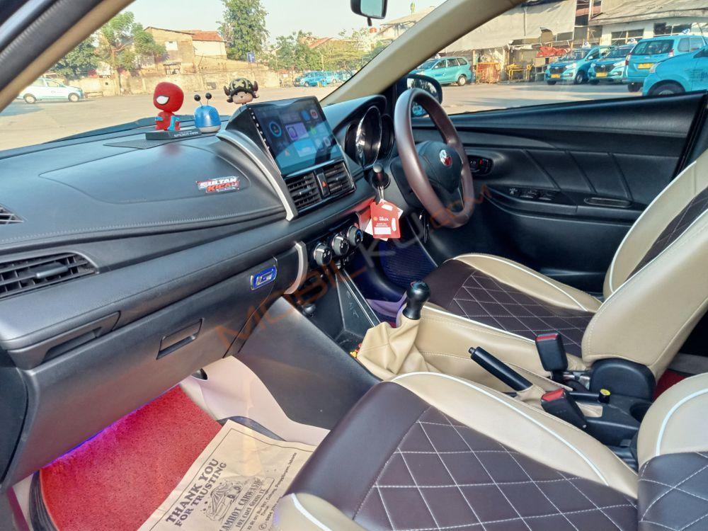 Mobil Toyota Limo 2014