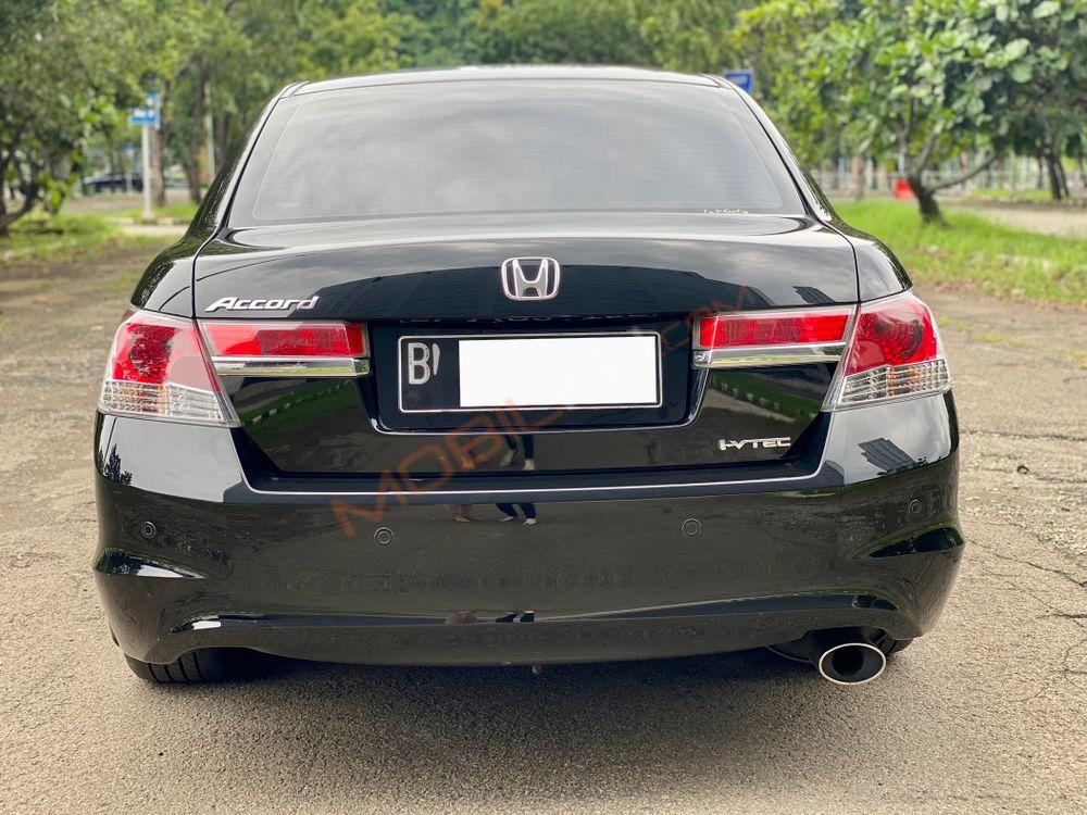 Mobil Honda Accord 2011