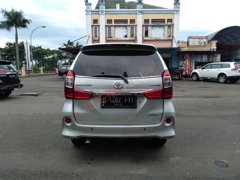 Mobil Toyota Avanza 2011