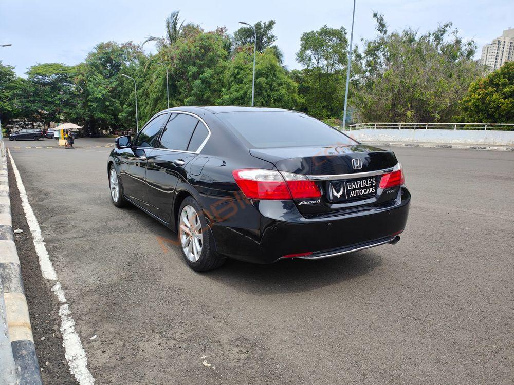 Mobil Honda Accord 2013