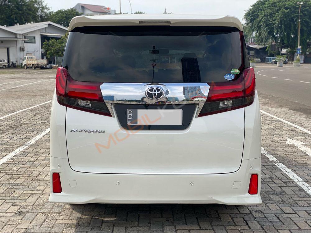 Mobil Toyota Alphard 2016