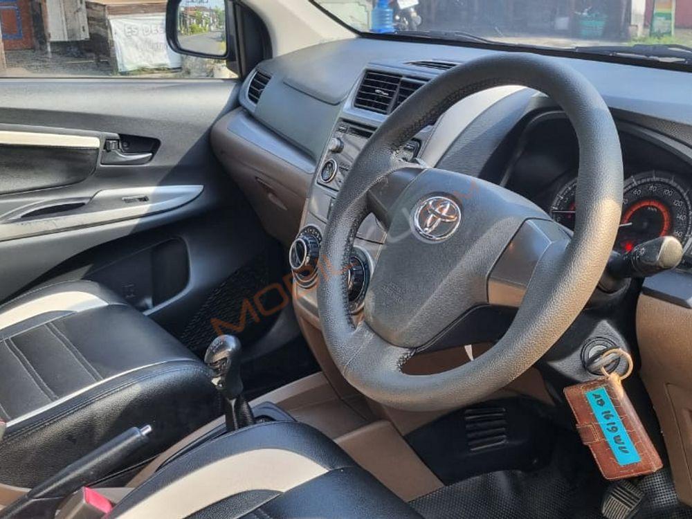 Mobil Toyota Avanza 2016