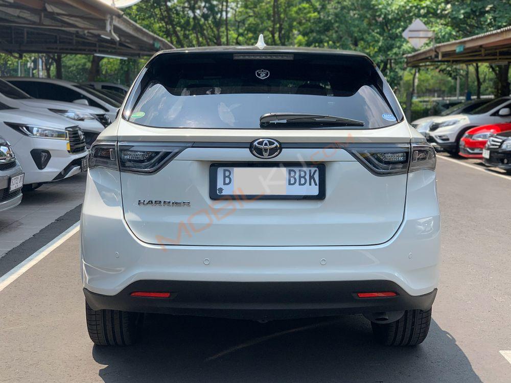 Mobil Toyota Harrier 2014