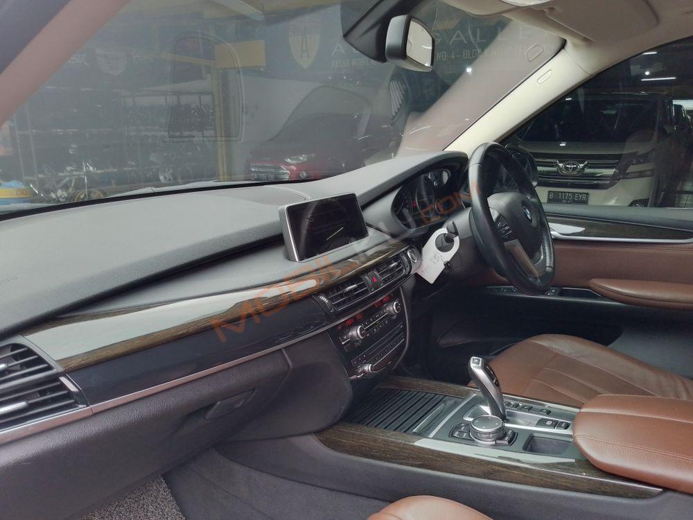 Mobil BMW X5 2015
