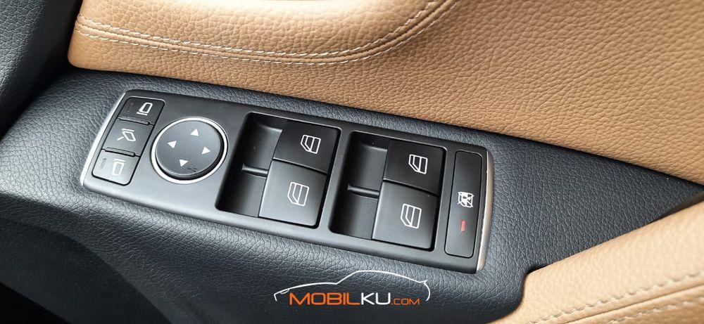 Mobil Mercedes-Benz C-Class 2013