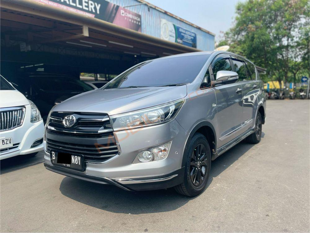 Mobil Toyota Kijang Innova 2016