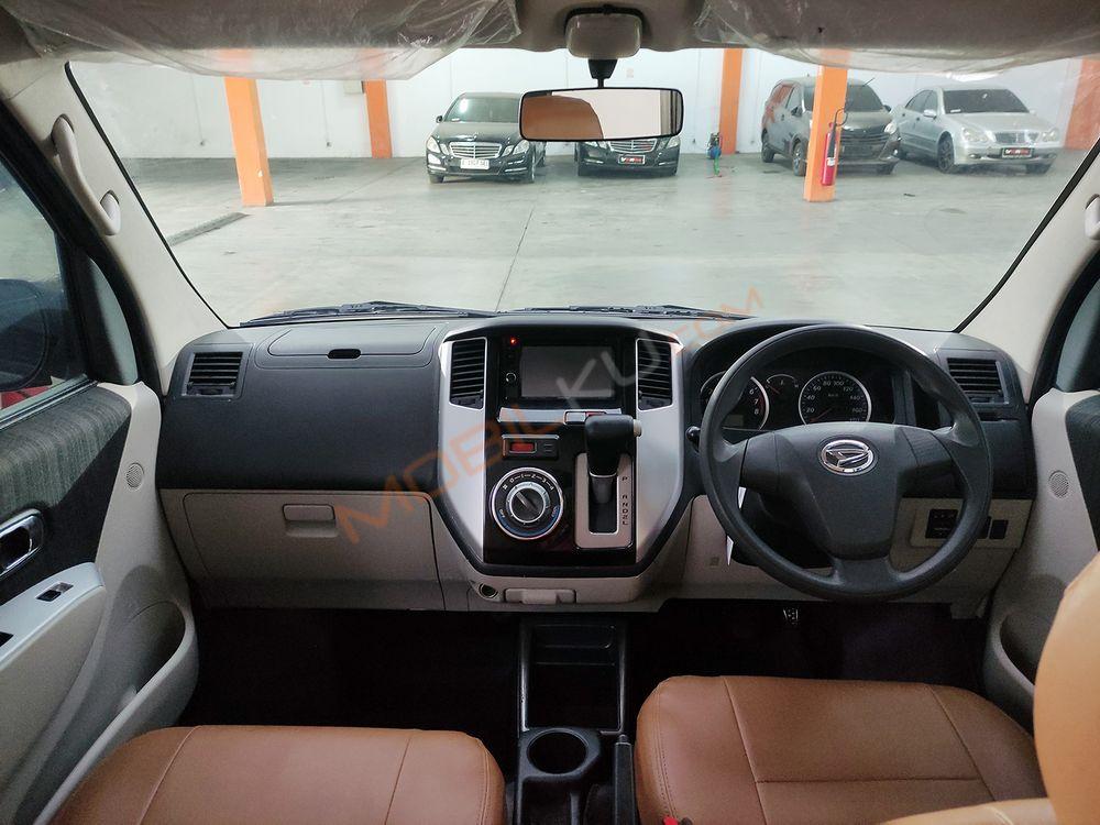 Mobil Daihatsu Luxio 2017