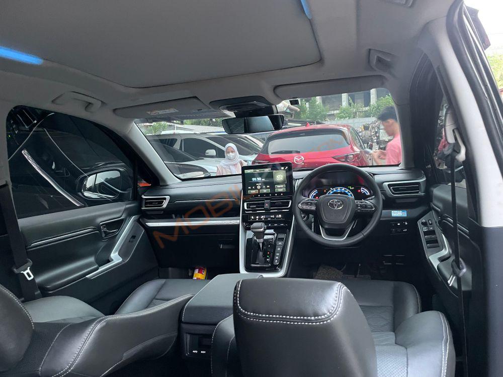 Mobil Toyota Kijang Innova 2024