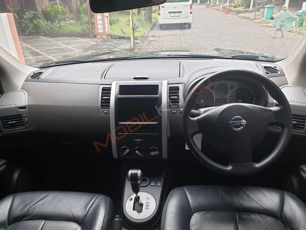 Mobil Nissan X-Trail 2009