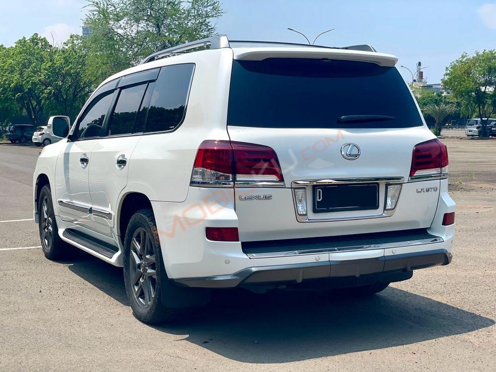 Mobil Lexus LX 2014