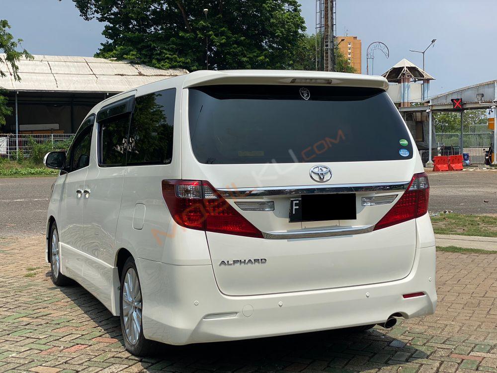 Mobil Toyota Alphard 2014